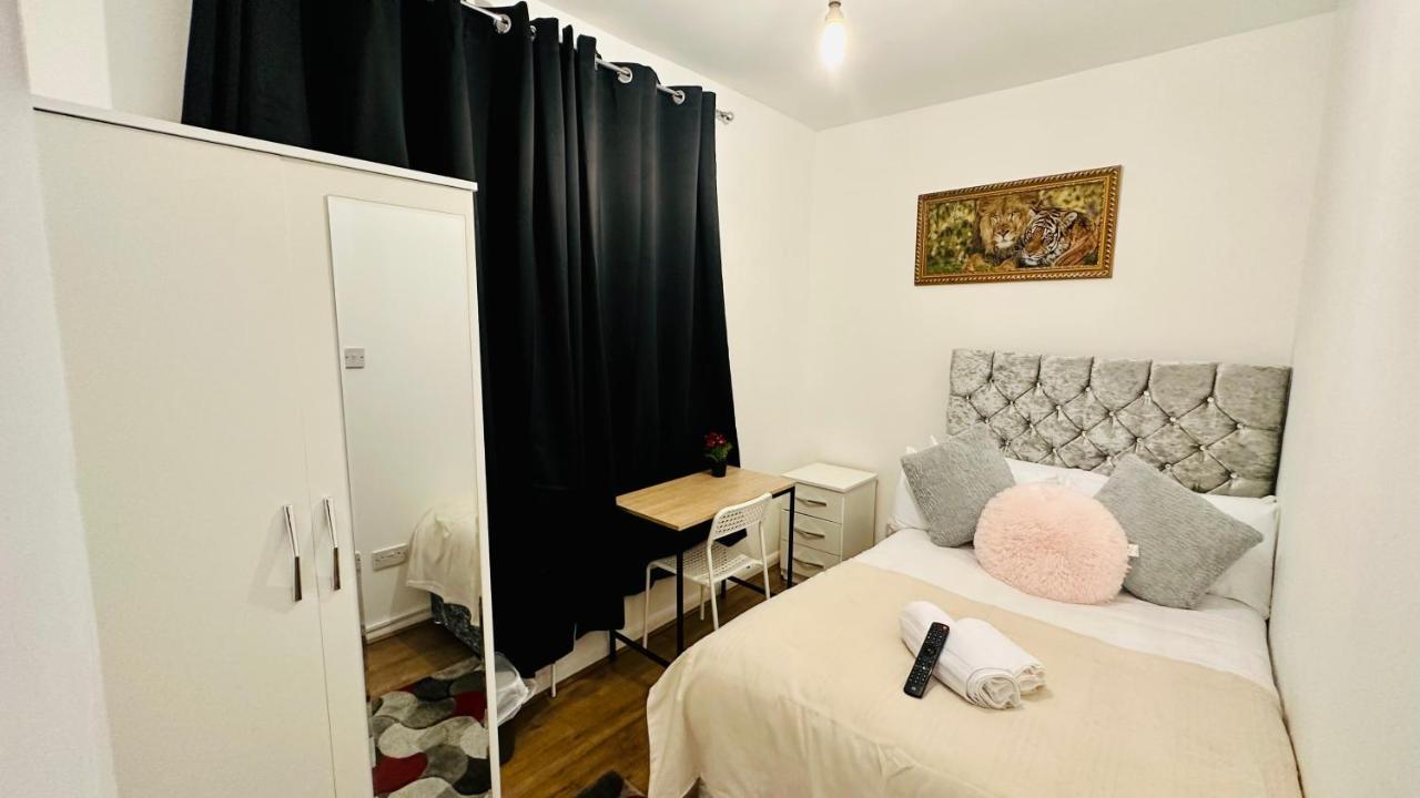 City Lodge Excel Лондон Екстериор снимка