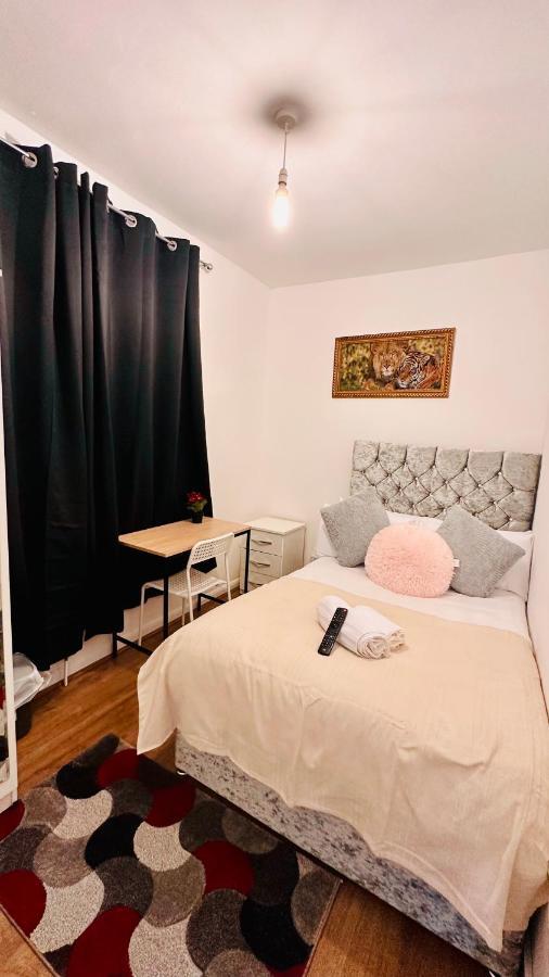 City Lodge Excel Лондон Екстериор снимка