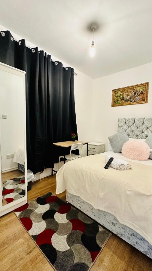 City Lodge Excel Лондон Екстериор снимка