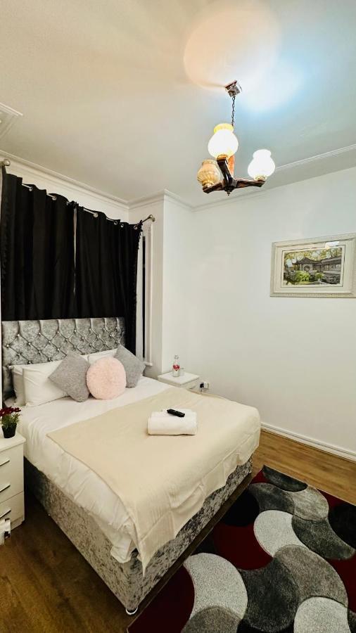 City Lodge Excel Лондон Екстериор снимка