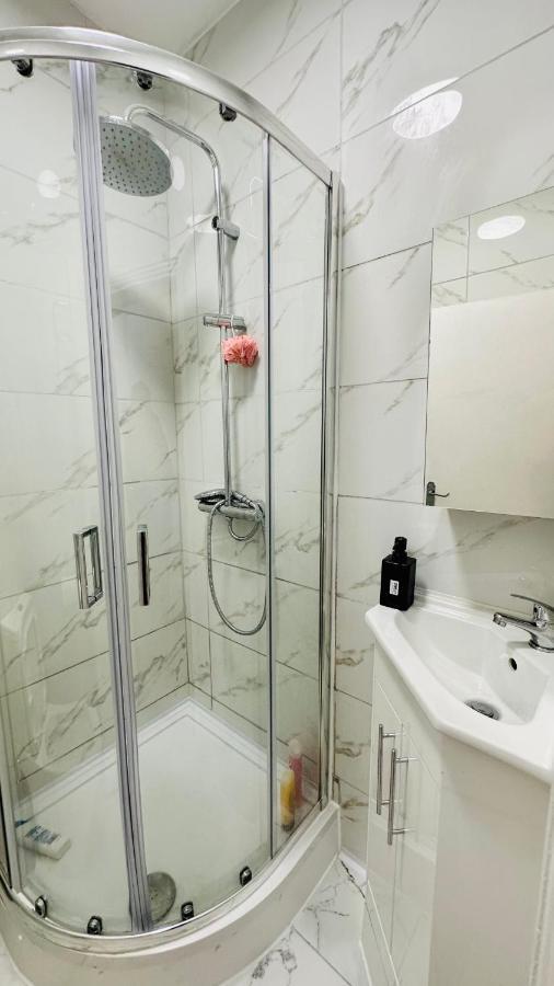City Lodge Excel Лондон Екстериор снимка