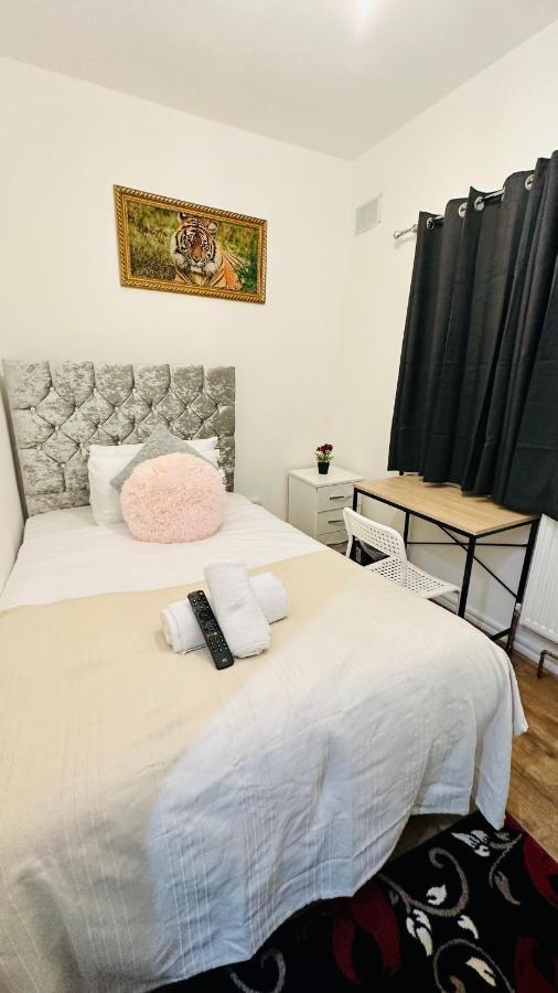 City Lodge Excel Лондон Екстериор снимка