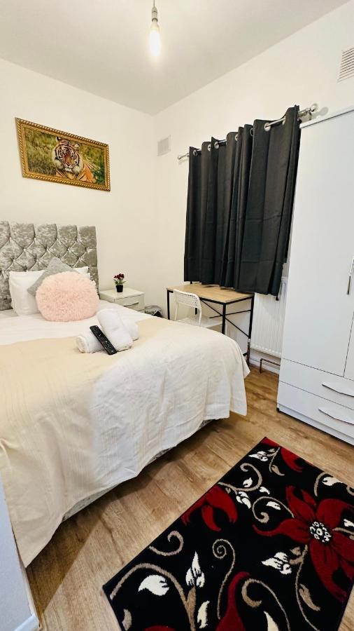 City Lodge Excel Лондон Екстериор снимка