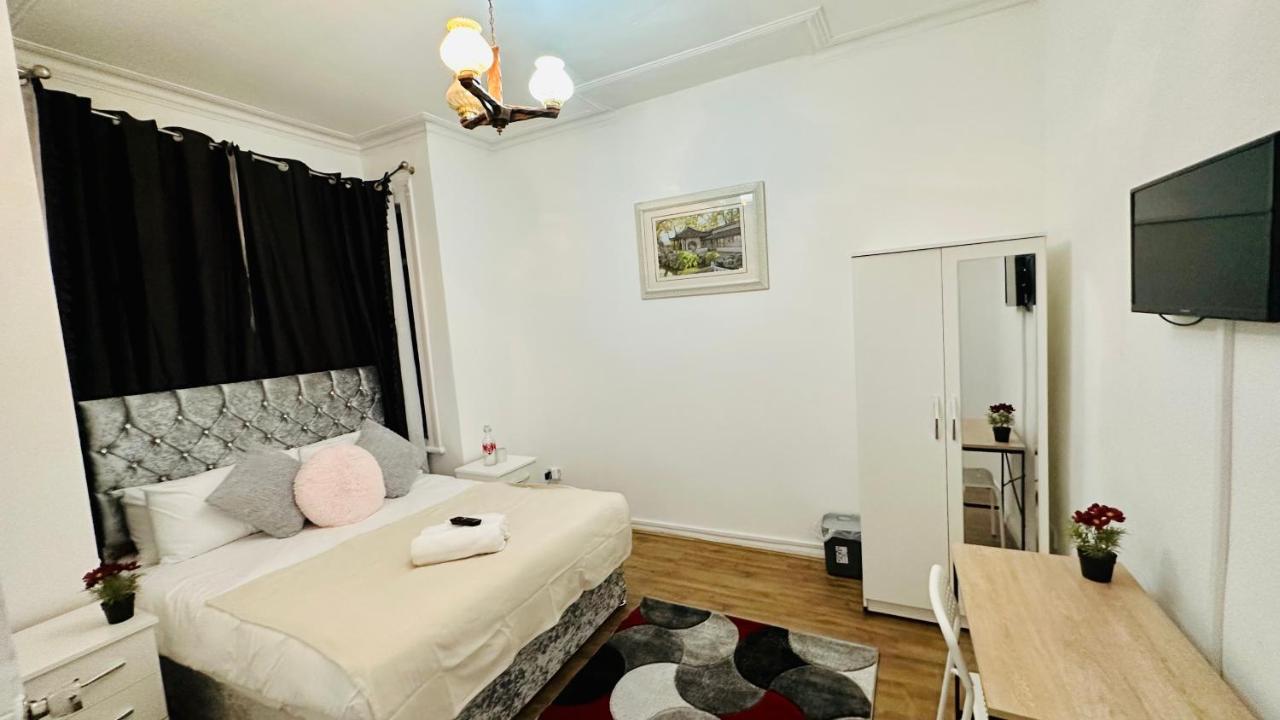 City Lodge Excel Лондон Екстериор снимка