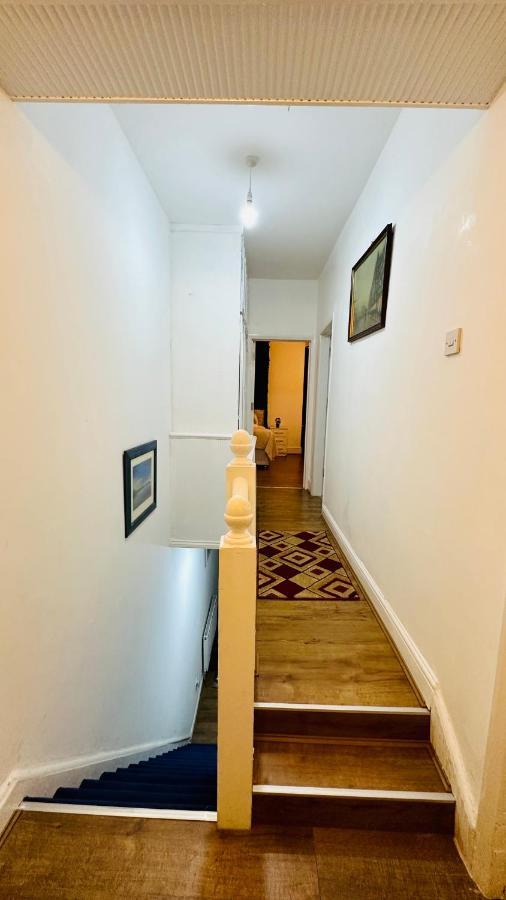 City Lodge Excel Лондон Екстериор снимка