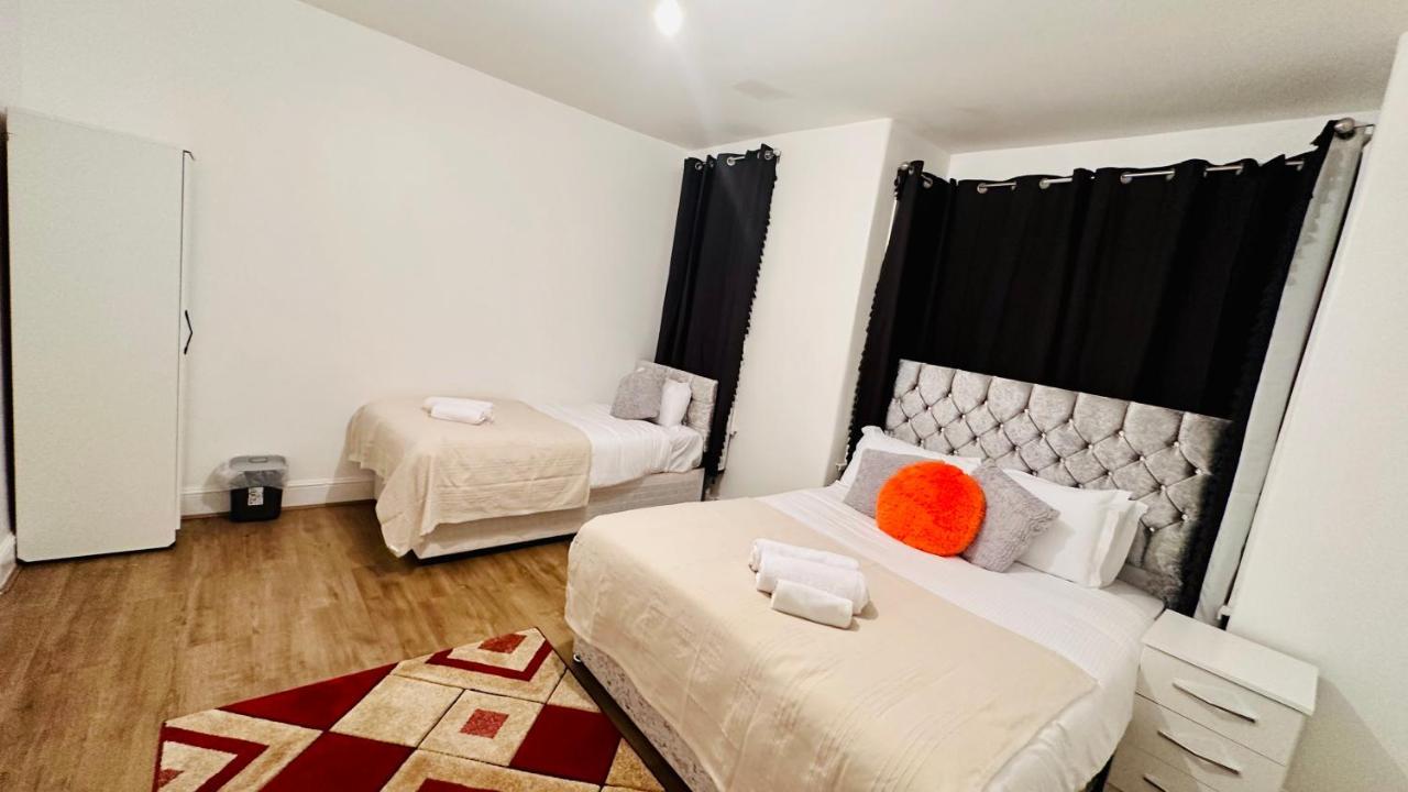 City Lodge Excel Лондон Екстериор снимка