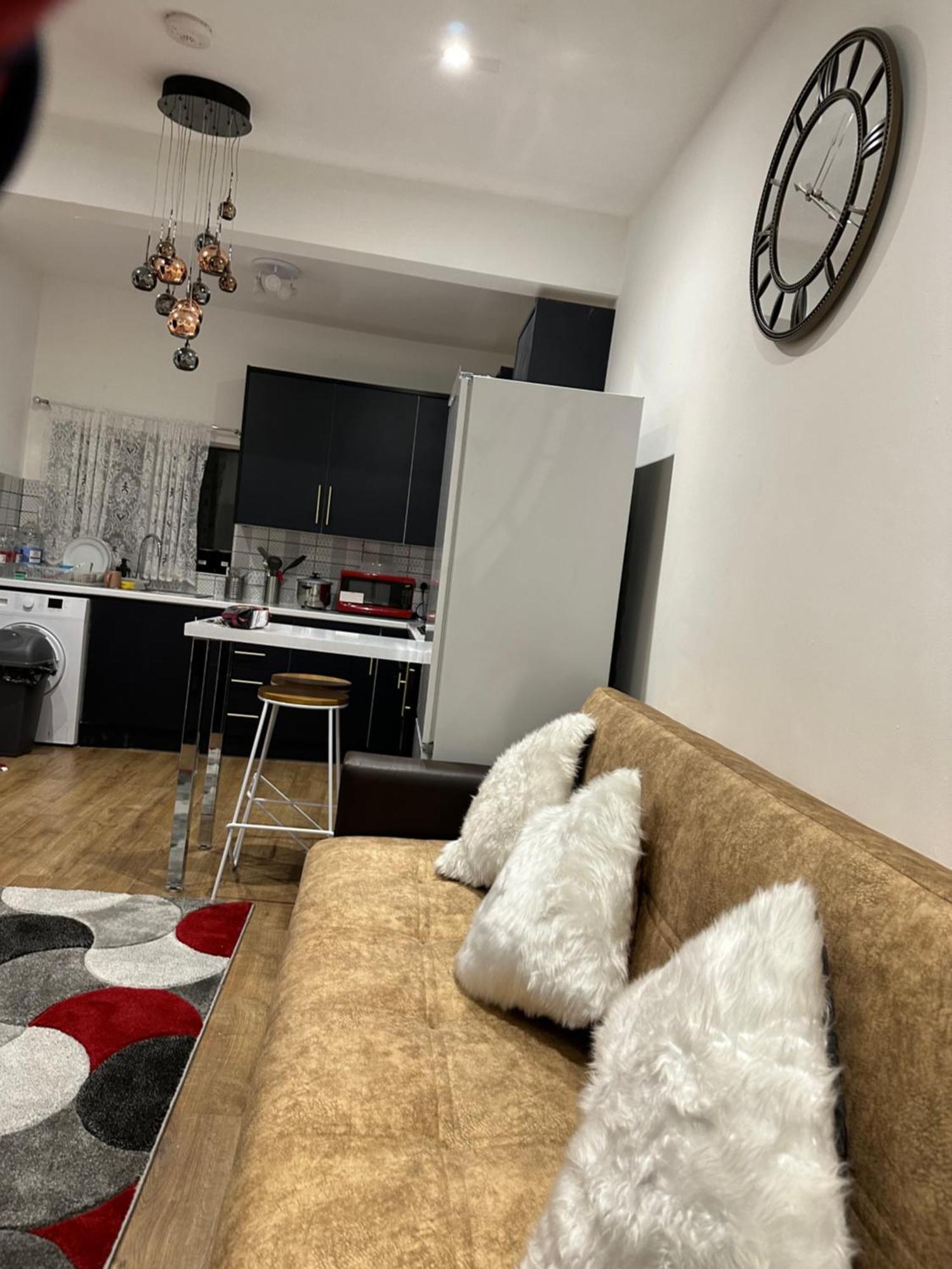 City Lodge Excel Лондон Екстериор снимка